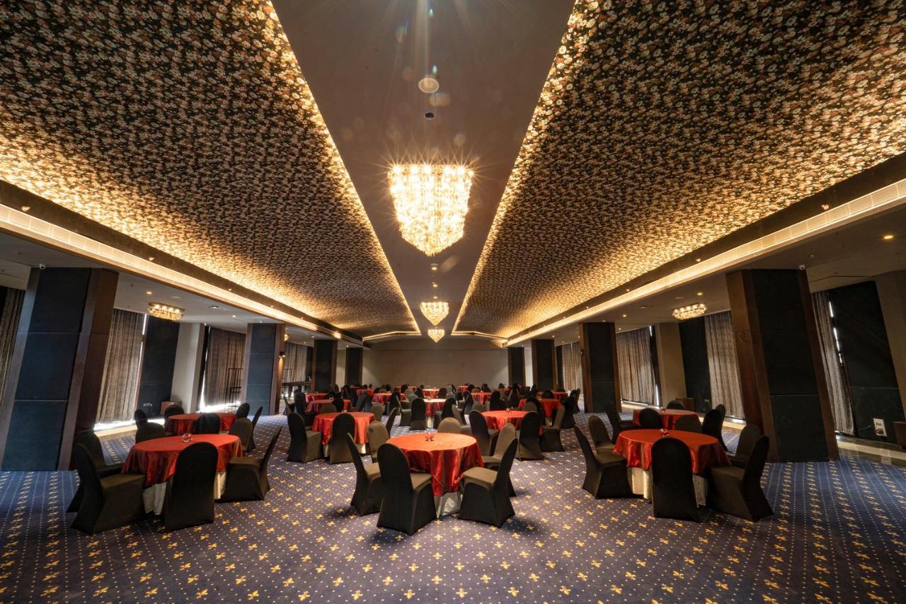Essentia Luxury Hotel 인도르 외부 사진