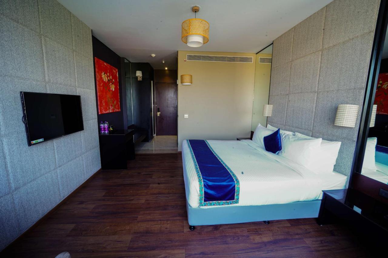 Essentia Luxury Hotel 인도르 외부 사진