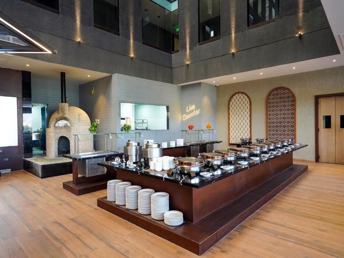 Essentia Luxury Hotel 인도르 외부 사진