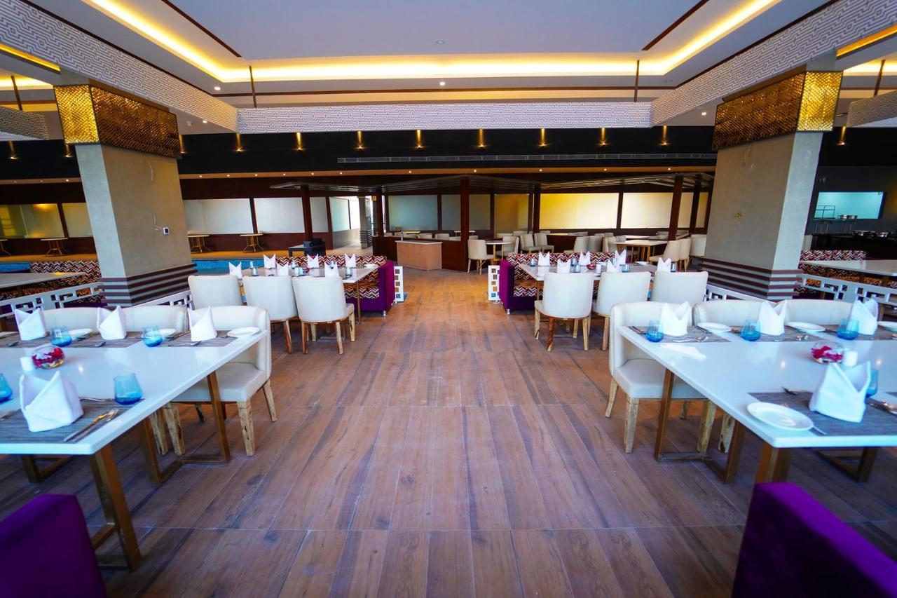 Essentia Luxury Hotel 인도르 외부 사진