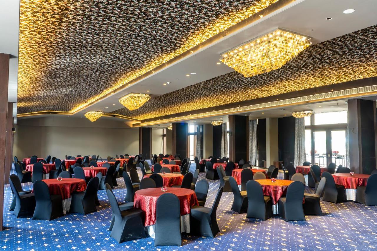 Essentia Luxury Hotel 인도르 외부 사진