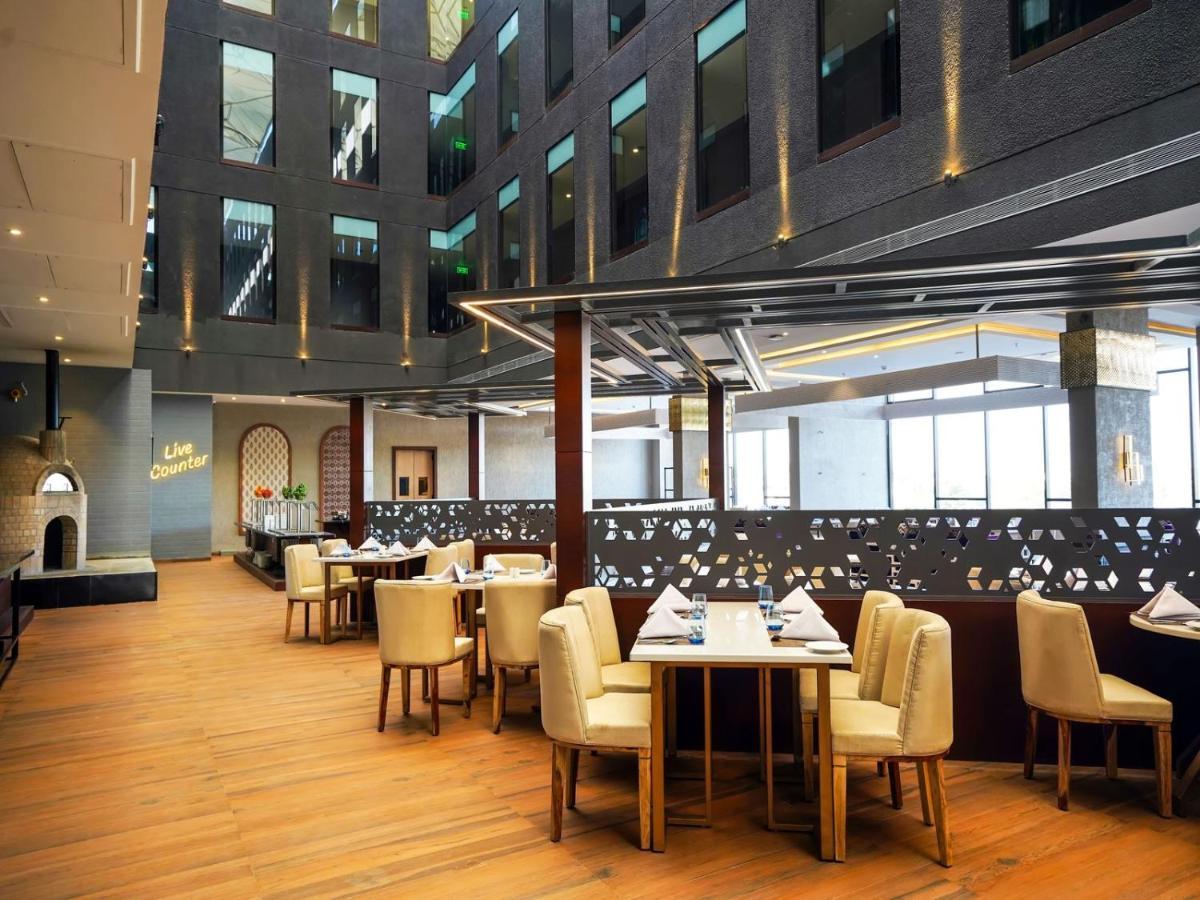 Essentia Luxury Hotel 인도르 외부 사진