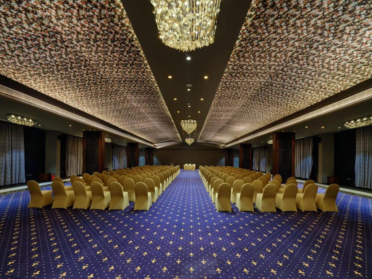 Essentia Luxury Hotel 인도르 외부 사진