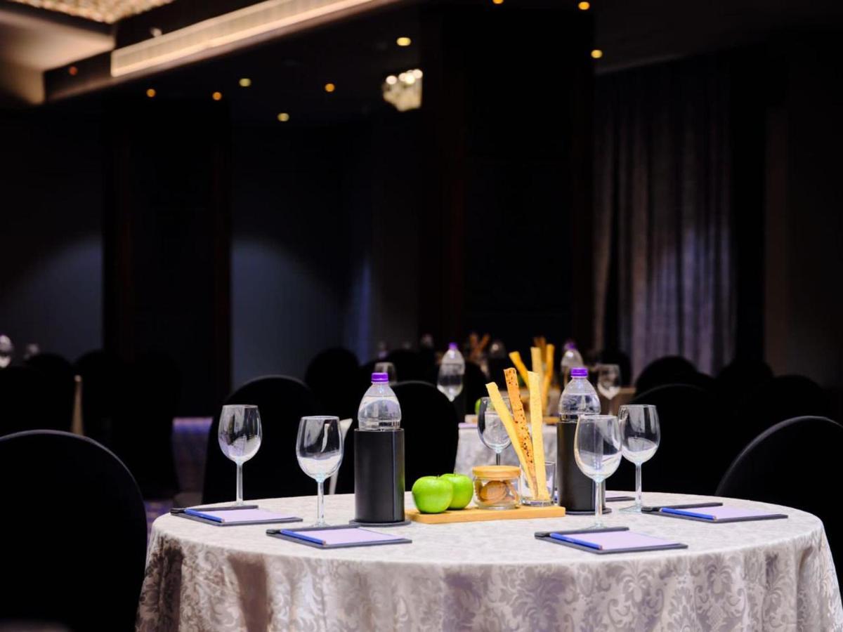 Essentia Luxury Hotel 인도르 외부 사진
