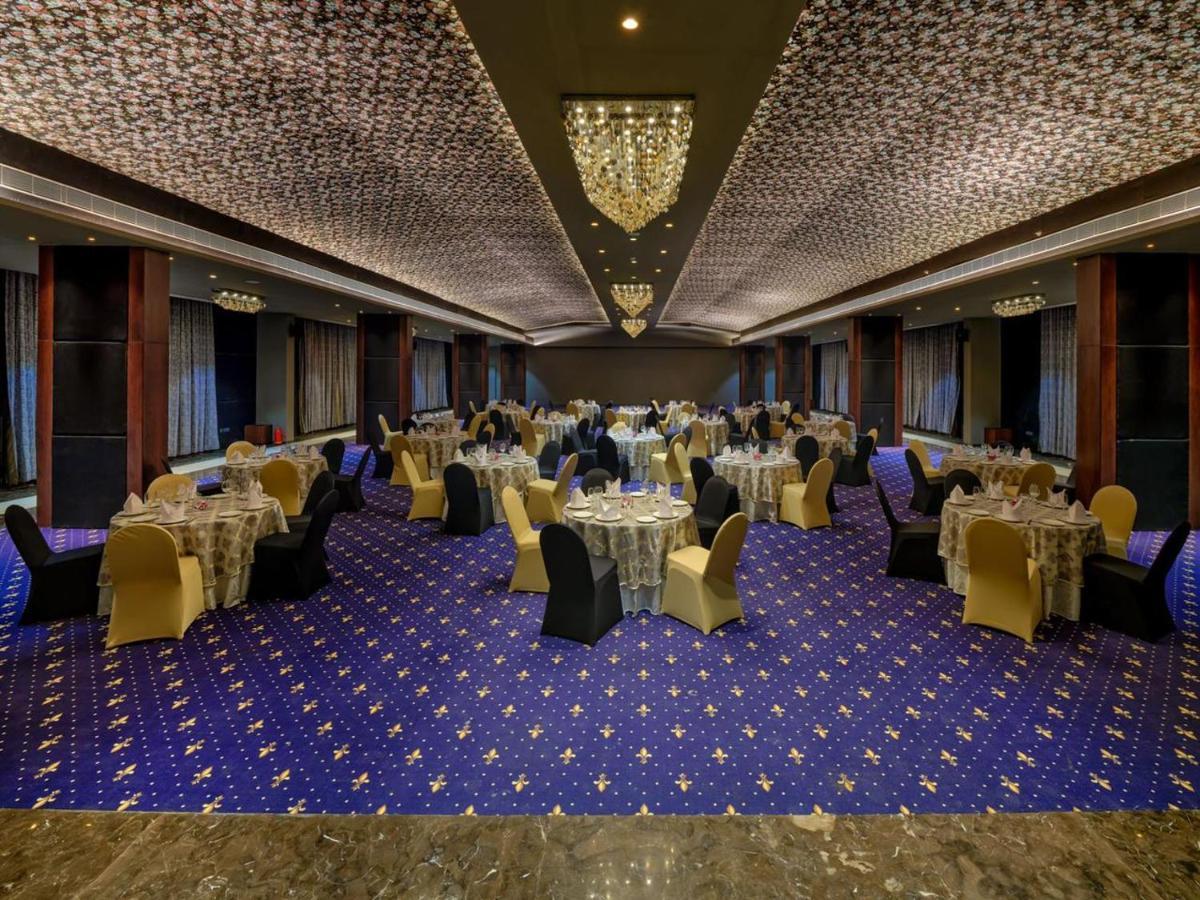 Essentia Luxury Hotel 인도르 외부 사진
